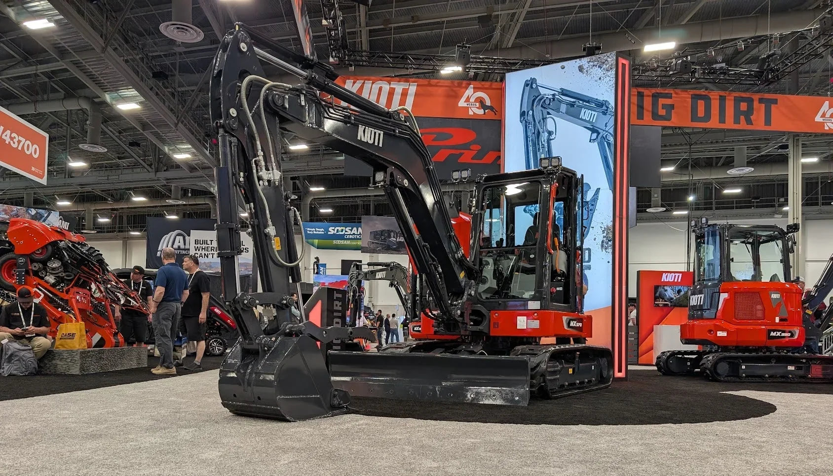 Meet the Excavators - MX350A, MX350AE & MX570A